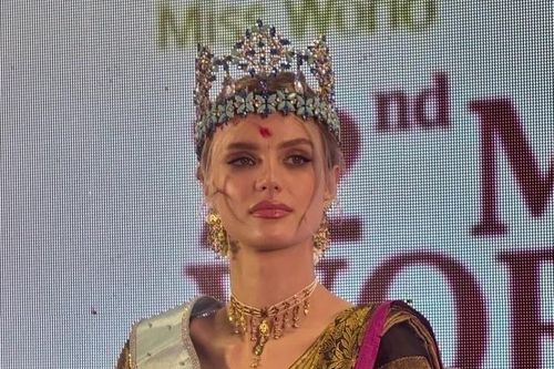 Cảnh tượng nhốn nháo ở họp báo Miss World