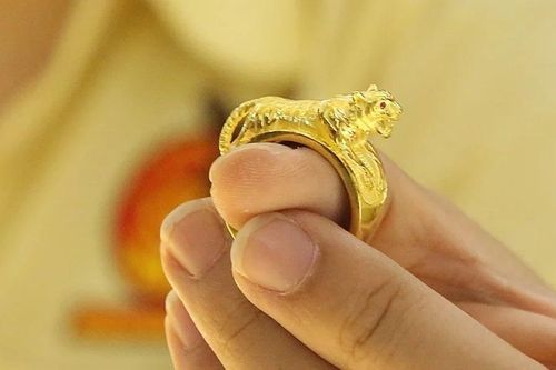 Khách mua nhẫn vàng 18K 9 phân nhưng chỉ nhận được 6 phân ở Hà Nội