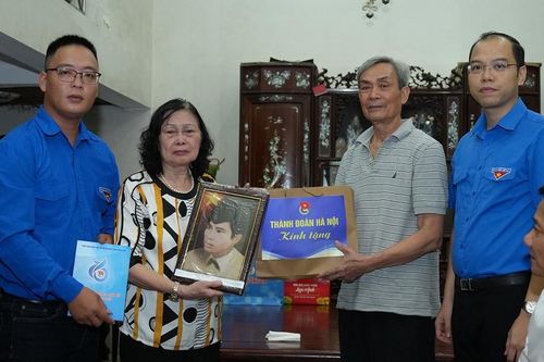 Hạnh phúc khi mang nghĩa cử nhân văn chạm tới trái tim mọi người