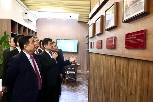 Phó Thủ tướng Nguyễn Chí Dũng thăm di tích Trụ sở Hội Việt Nam Cách mạng Thanh niên