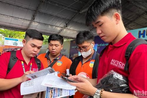 Doanh nghiệp tuyển gần 7.000 việc làm từ các sinh viên
