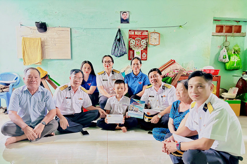 Hải đoàn 129 hỗ trợ trẻ em có hoàn cảnh đặc biệt khó khăn