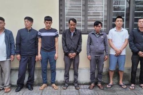Khởi tố nhóm 'giật liêng'