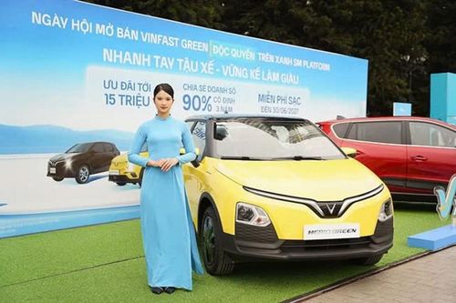 Cận cảnh VinFast Green chạy điện 'bằng xương bằng thịt' tại Hà Nội