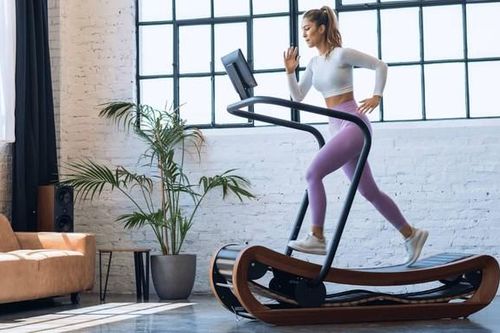 'Hot' máy chạy bộ cong công nghệ cao… chọn sao cho phù hợp?