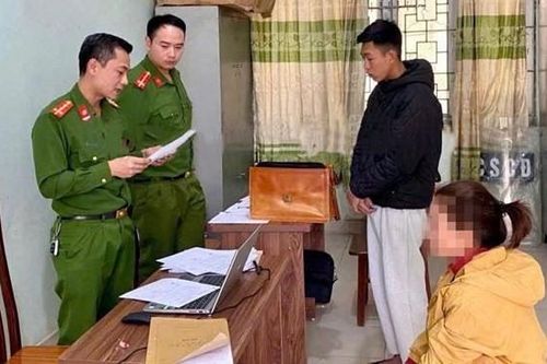 Mâu thuẫn lúc lấy bóng, nam thanh niên chém hàng xóm nhập viện