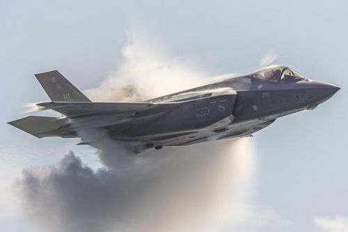 Canada xem xét lại thỏa thuận mua tiêm kích F-35 của Mỹ