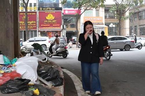 Rác thải bủa vây dải phân cách đường Vành đai 3