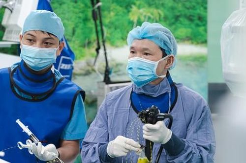 Cụ bà 91 tuổi nguy kịch vì viên sỏi ống mật chủ chưa đến 2cm