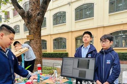 Học sinh ứng dụng AI để thiết kế mô hình phân loại rác