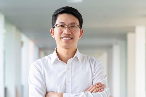 Tiến sĩ trẻ đạt 2 giải thưởng quốc tế kể cú sốc ngược ngày đầu trở về Việt Nam