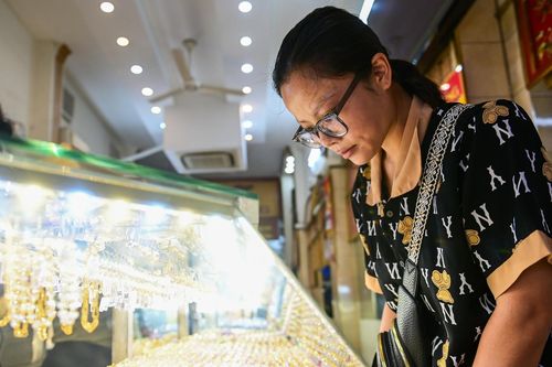 Vàng lên 100 triệu đồng/lượng, vợ chồng 'khóc ngất' vì một quyết định sai lầm