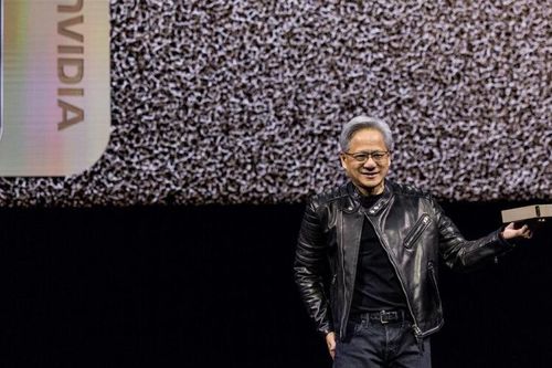 CEO Nvidia: Ngành công nghiệp AI đạt bước ngoặt, định giá 50.000 tỷ USD