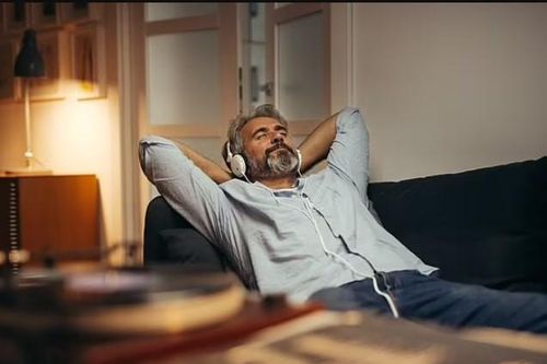 Lợi dụng kẽ hở, người đàn ông ở nhà chơi suốt 6 năm vẫn được trả lương