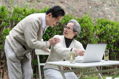 Tuổi nghỉ hưu tiền nhiều đến mấy cũng nên tránh 4 điều