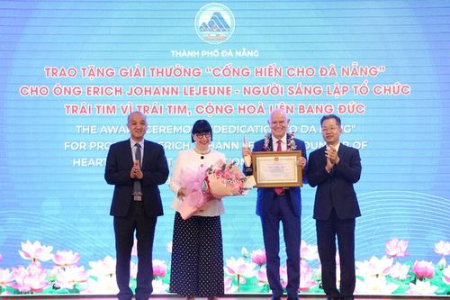 Giáo sư người Đức được nhận giải thưởng cống hiến cho Đà Nẵng