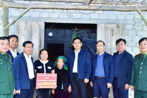 Kiểm tra tiến độ xây dựng nhà ở cho người có công, người nghèo tại Nghĩa Đàn