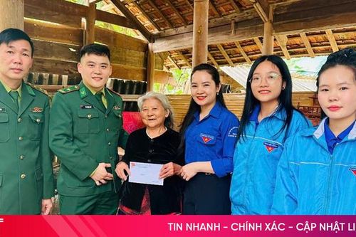 Ấm áp chương trình 'Tháng Ba biên giới' ở Hương Sơn