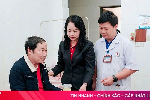 Trao tặng 250 suất cơm cho bệnh nhân nghèo ở Đức Thọ