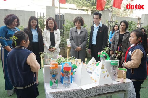 Nuôi dưỡng nhận thức của thế hệ trẻ về giữ gìn môi trường học đường