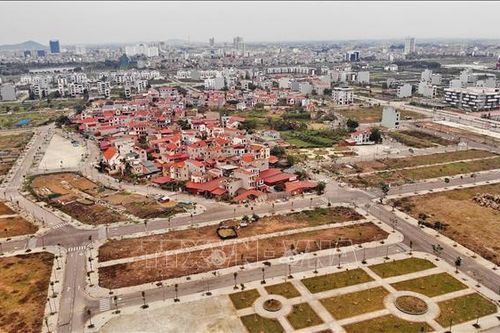 Nhà đầu tư thận trọng trước giá bất động sản 'leo thang'