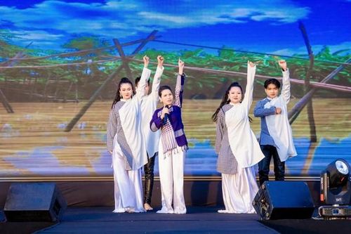 Nhà thiết kế Mai Phương Trang - Chủ tịch sáng lập Hoa hậu Doanh nhân Sắc đẹp Việt Nam 2025