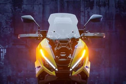 Honda giới thiệu 'ông hoàng xe tay ga' 750 phân khối, giá ngang Kia Morning
