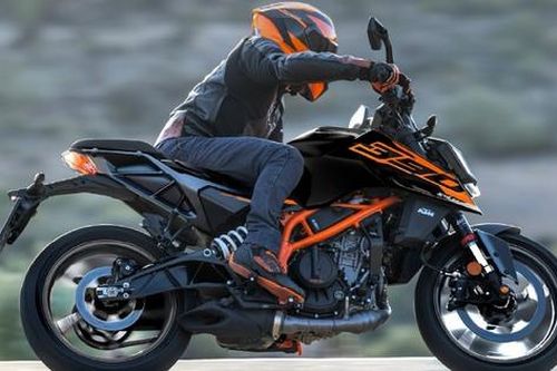 KTM 390 Duke 2025 được trang bị hệ thống ga tự động