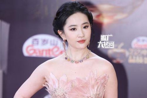 Bóc trần nhan sắc thật của Lưu Diệc Phi trong ảnh chưa chỉnh sửa, có còn xứng danh thần tiên tỷ tỷ?