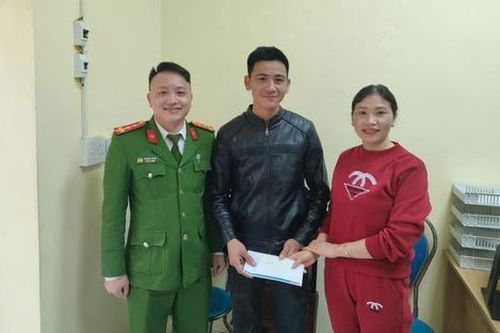 Tài khoản bất ngờ nhận được 99 triệu đồng, người phụ nữ báo công an liền tỏ sự thật