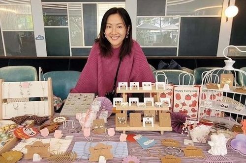 Nữ diễn viên từng đóng 100 phim nay thất nghiệp, đi bán hàng ở trung tâm thương mại
