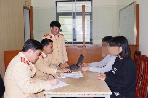 Chồng thi trượt giấy phép lái xe, vợ lên mạng mua về dùng và cái kết