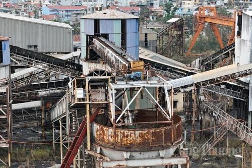 Quảng Ninh: Cận cảnh khối tài sản hàng tỷ đồng xuống cấp bên bờ vịnh Hạ Long