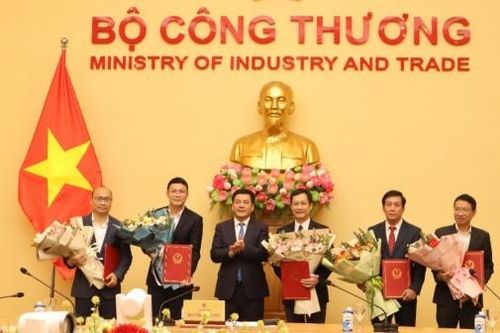 Bộ Công Thương công bố và trao các quyết định về công tác cán bộ