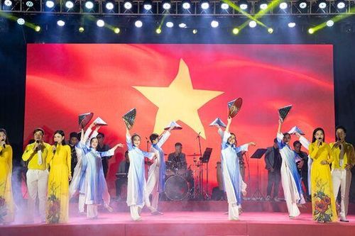 Chương trình văn nghệ hưởng ứng Ngày Quốc tế Hạnh phúc 20/3