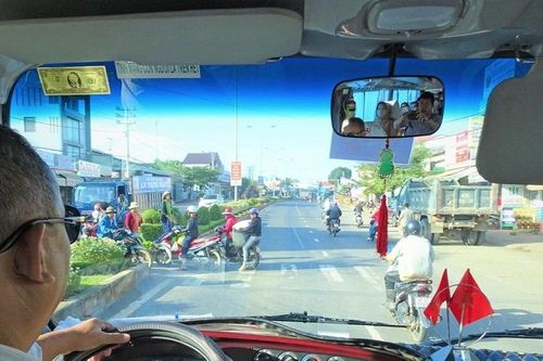 Ký sự lái xe đường dài - Bài 1: Những dặm dài 'sáng-tối'