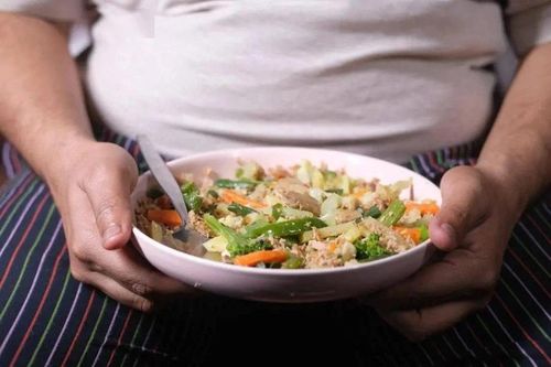 Tác hại của thói quen ăn vặt đêm khuya