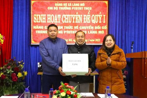 Chi bộ Trường Phổ thông Dân tộc bán trú Trung học cơ sở Làng Mô sinh hoạt chuyên đề quý I