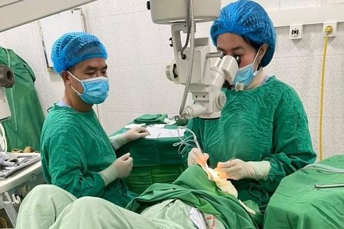 Khám chữa bệnh nhân đạo về mắt cho ngườI dân trên địa bàn thành phố Lai Châu