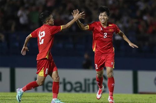 Hai Long và Văn Vĩ lập công, Đội tuyển Việt Nam thắng sát nút Campuchia 2-1