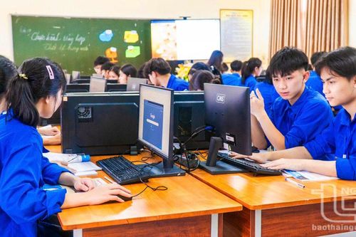 Phát triển năng lực số cho học sinh THPT