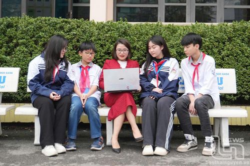Trường THCS Nguyễn Du: Giáo dục an toàn giao thông từ lớp học