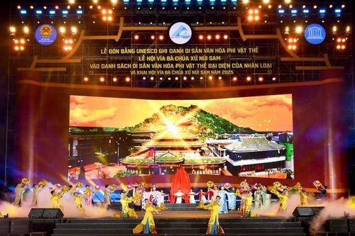 An Giang đón bằng UNESCO ghi danh Lễ hội Vía Bà Chúa Xứ núi Sam