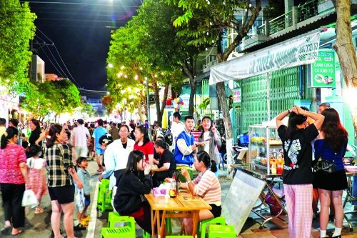 'Thắp sáng' kinh tế đêm, tạo động lực tăng trưởng mới
