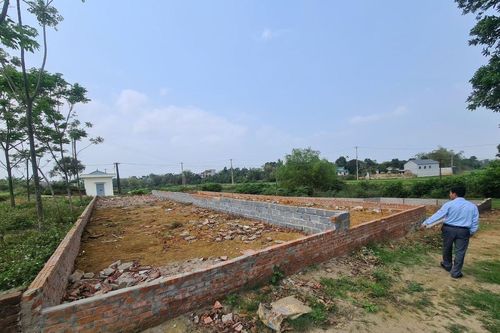 Đất nền 'sốt ảo'?