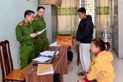 Mâu thuẫn, dùng dao chém hàng xóm