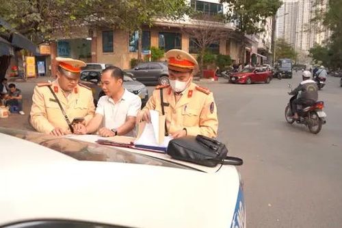 Xử lý xe dù, bến cóc trên tuyến phố Tú Mỡ