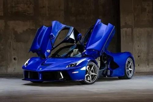 Gần 50% khách hàng mới của Ferrari dưới 40 tuổi