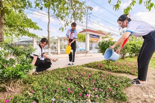 Trường đẹp, trò ngoan