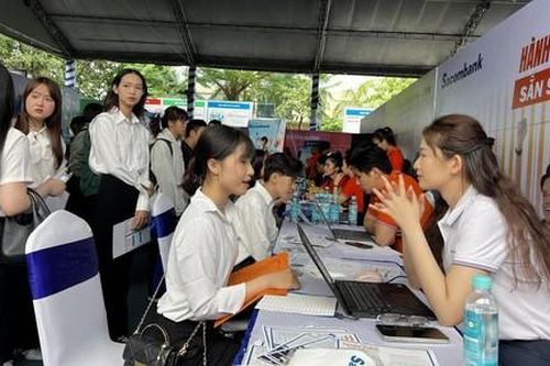 Ngày hội tuyển dụng - cầu nối giữa nhà trường và doanh nghiệp cho sinh viên ra trường